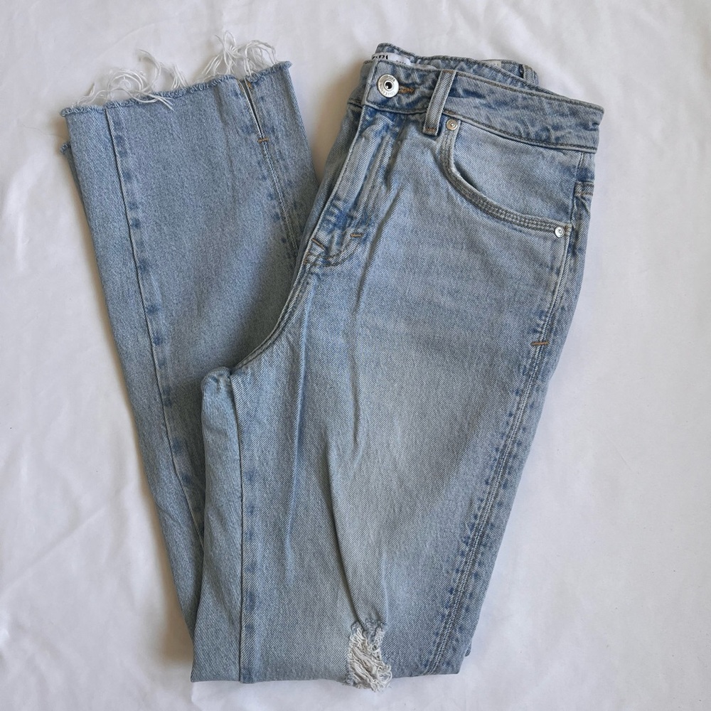 ✨ ZARA STRAIGHT LEG DISTRESSED JEANS